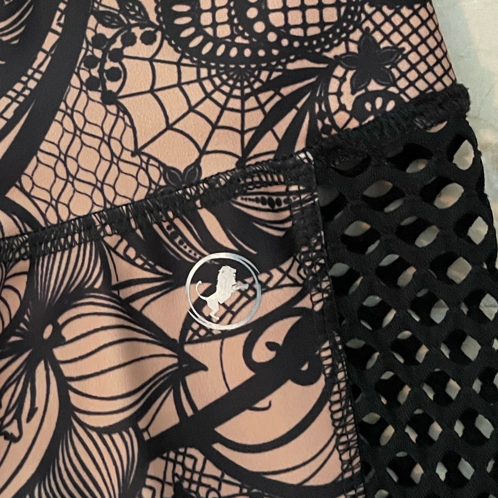ABS2BE Floral/Paisley Leggings with Mesh Sides & Scrunch Booty - Picture 3 of 11